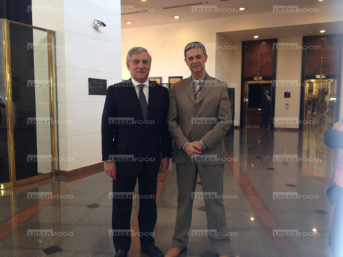 2013 Presidente Unión Europea Antonio Tajani en Hanoi
